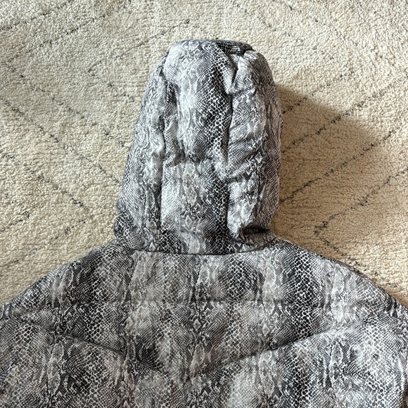 NWOT Noize Snakeskin Print Cruelty Free Puffer Coat Small - Picture 8 of 8